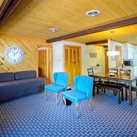 Sitzmark Sports Lodge Ред-Ривер Экстерьер фото