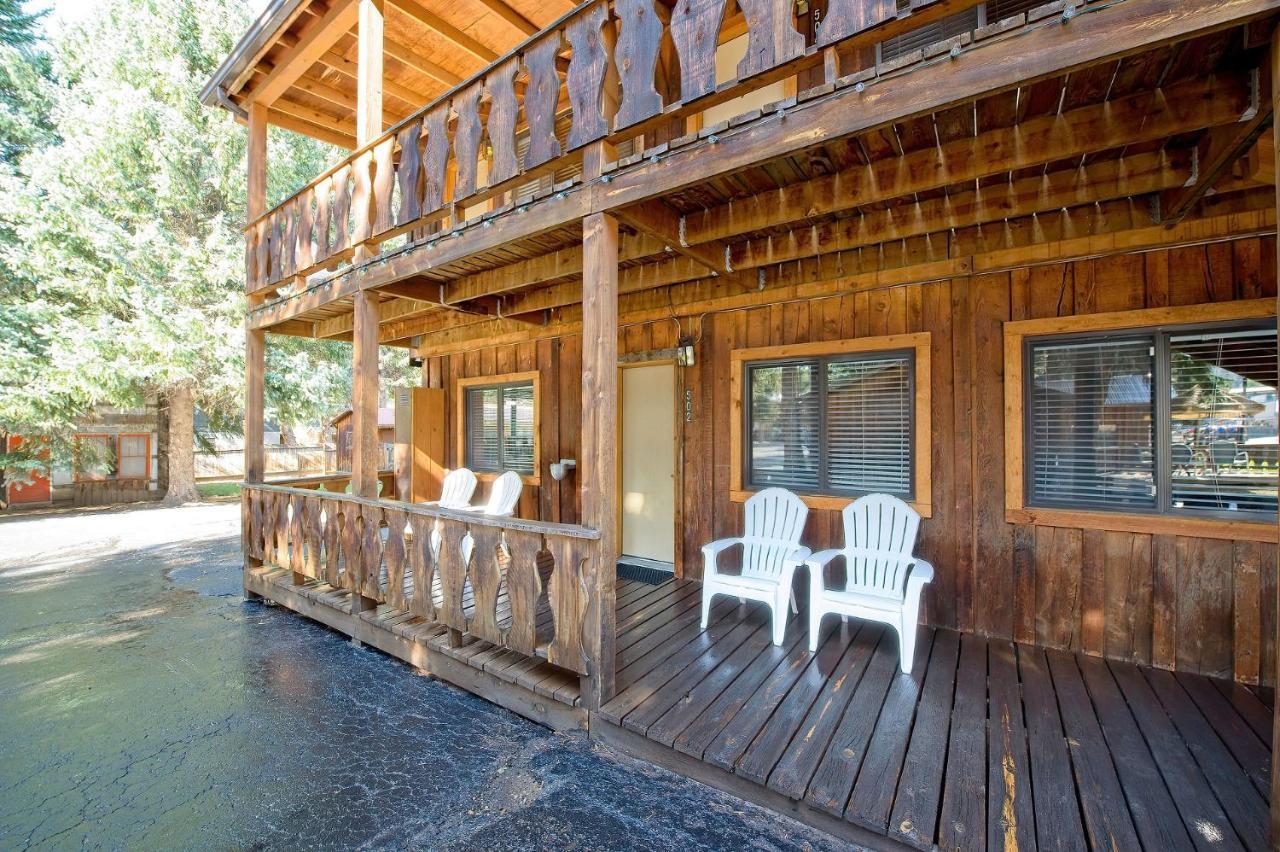 Sitzmark Sports Lodge Ред-Ривер Экстерьер фото