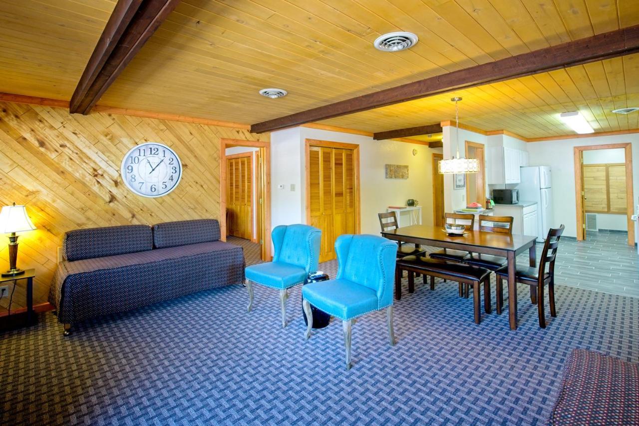 Sitzmark Sports Lodge Ред-Ривер Экстерьер фото