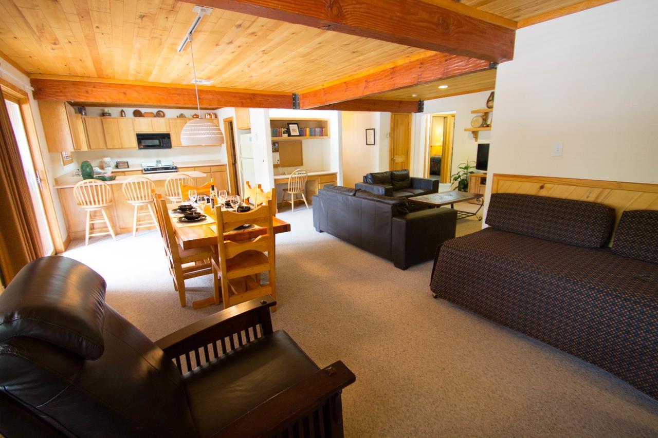 Sitzmark Sports Lodge Ред-Ривер Экстерьер фото