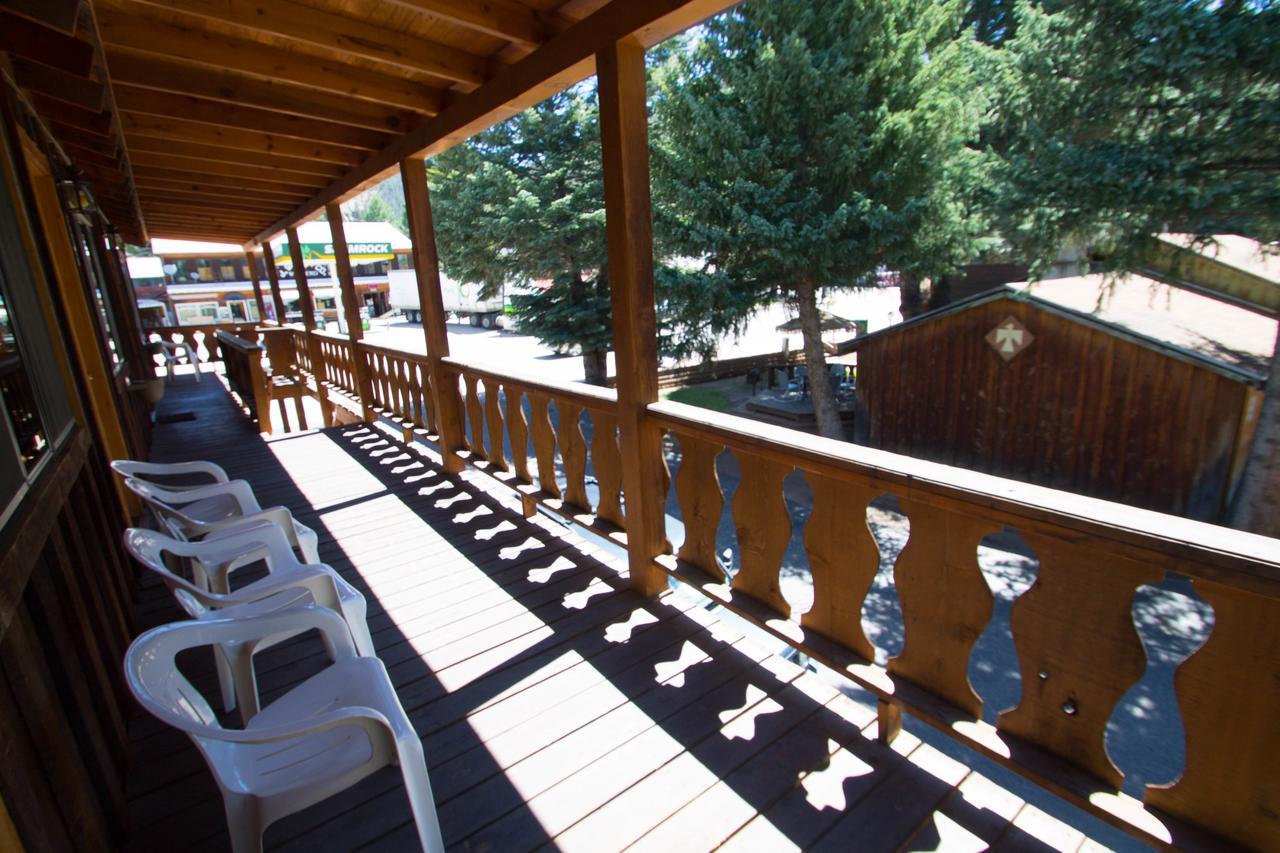 Sitzmark Sports Lodge Ред-Ривер Экстерьер фото