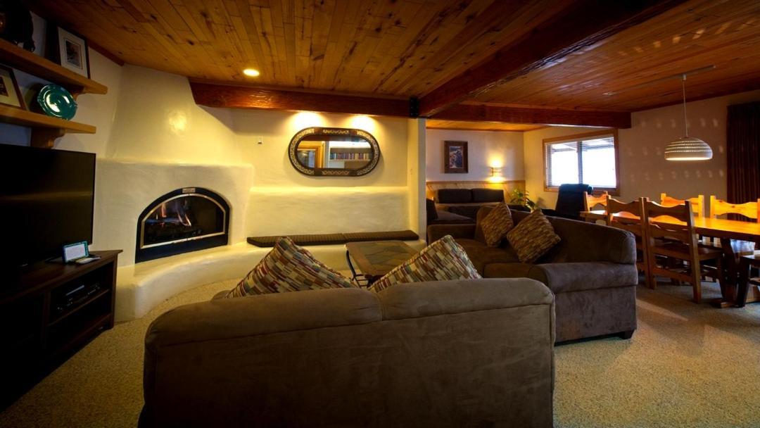 Sitzmark Sports Lodge Ред-Ривер Экстерьер фото
